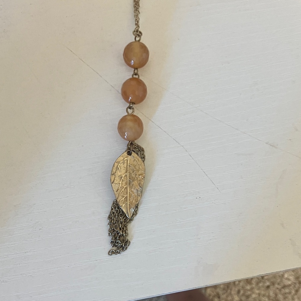 Elegant Gold Leaf Pendant Necklace